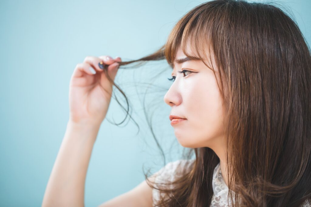 ブリーチを伴う「白髪ぼかし」や「白髪手術」のデメリットと注意点